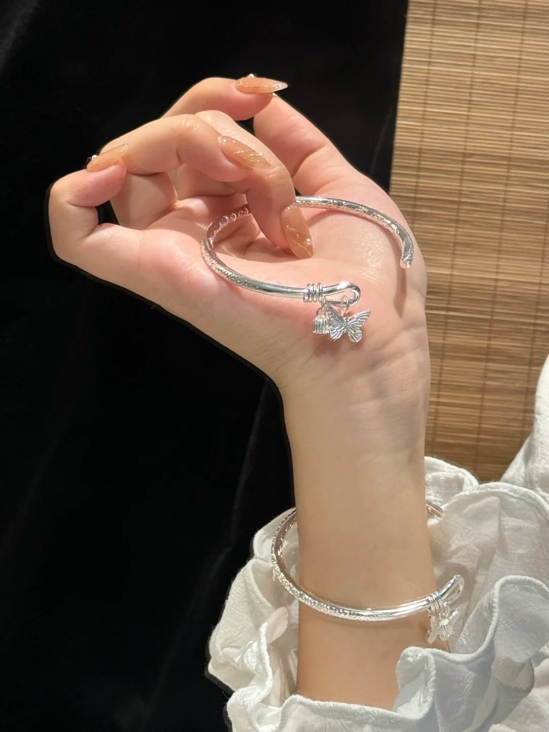 Kiềng Tay Hở Mix Charm Bướm - Bạc S999 - K400010 - HuyK Viễn Chí Bảo