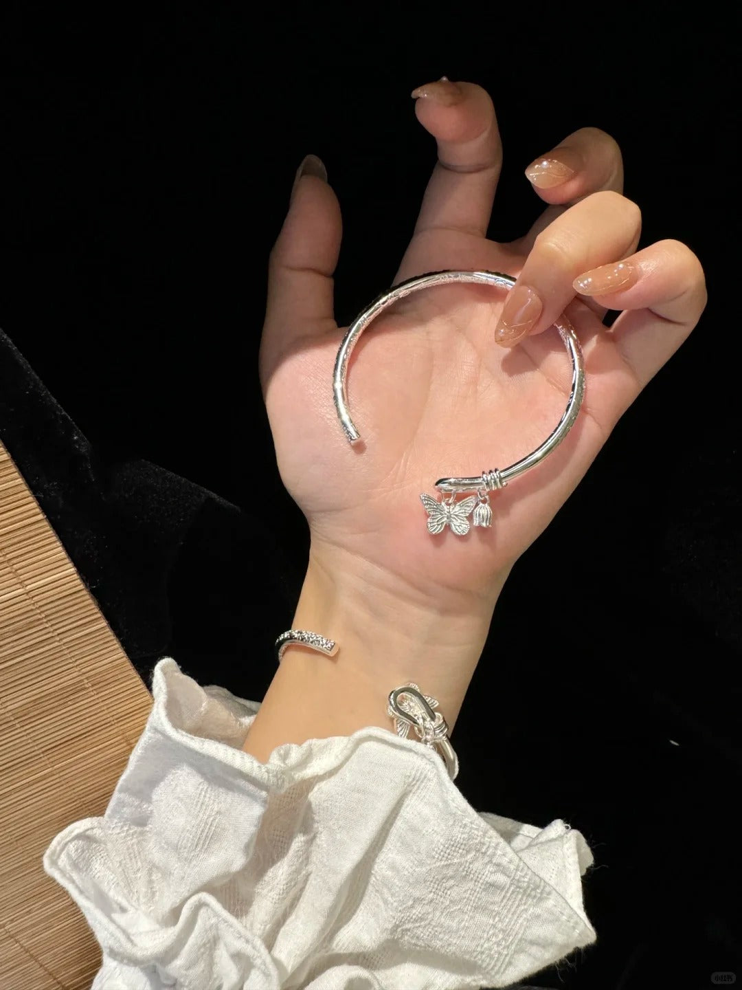 Kiềng Tay Hở Mix Charm Bướm - Bạc S999 - K400010 - HuyK Viễn Chí Bảo